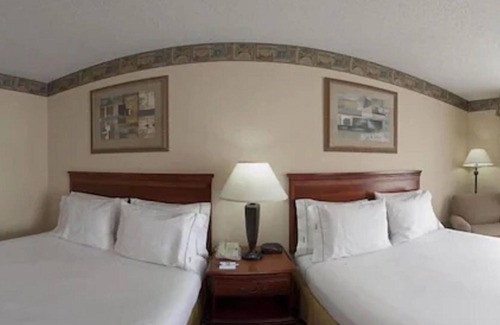 Forest Hotel | Holiday Inn Express & Suites Forest by IHG