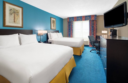 Three Lakes Hotel | Holiday Inn Express & Suites Kendall by IHG