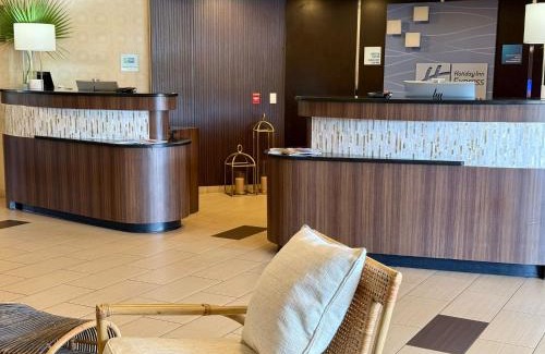 Naples Hotel | Holiday Inn Express & Suites Naples Downtown - 5th Avenue by IHG