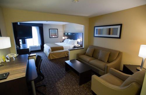 Topeka Hotel | Holiday Inn Express & Suites Topeka West I-70 Wanamaker by IHG