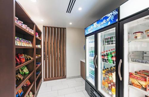 South Tulsa Hotel | Holiday Inn Express & Suites Tulsa South - Woodland Hills by IHG