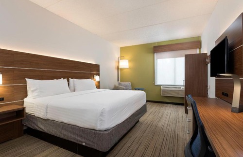 North Belmont Hotel | Holiday Inn Express & Suites Charlotte Arpt-Belmont by IHG