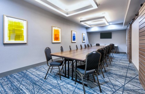 Park Central Hotel | Holiday Inn Express & Suites DALLAS PARK CENTRAL NORTHEAST by IHG