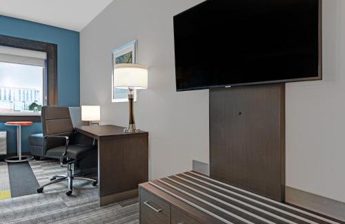 Memorial Hotel | Holiday Inn Express & Suites Memorial – CityCentre by IHG