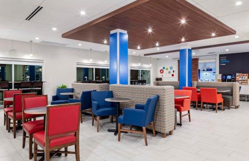 Madison Hotel | Holiday Inn Express & Suites - Madison by IHG