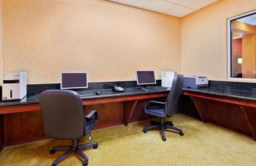 Malvern Hotel | Holiday Inn Express & Suites Malvern by IHG