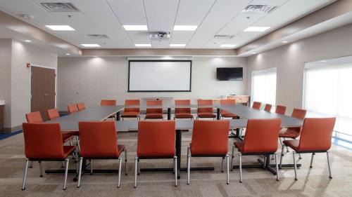 Marion Hotel | Holiday Inn Express & Suites - Marion by IHG
