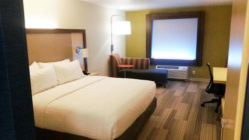 Pahrump Hotel | Holiday Inn Express & Suites Pahrump by IHG