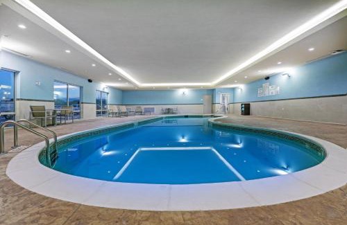 Parsons Hotel | Holiday Inn Express & Suites - Parsons by IHG