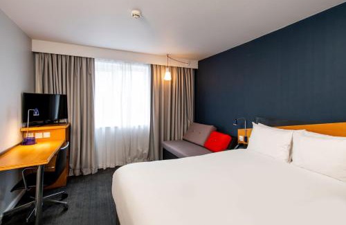 Llandarcy Hotel | Holiday Inn Express Swansea East by IHG