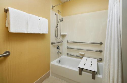 Tifton Hotel | Holiday Inn Express Tifton by IHG