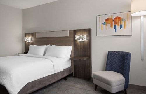Bedford Hotel | Holiday Inn Express Toledo North by IHG