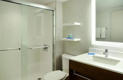 St. Lawrence Hotel | Holiday Inn Express Toronto Downtown by IHG