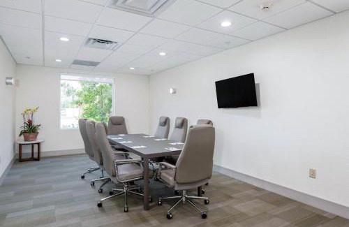 Boynton Beach Hotel | Holiday Inn Express & Suites Boynton Beach West by IHG