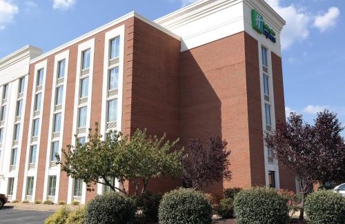 Fredericksburg Hotel | Holiday Inn Express Fredericksburg - Southpoint by IHG
