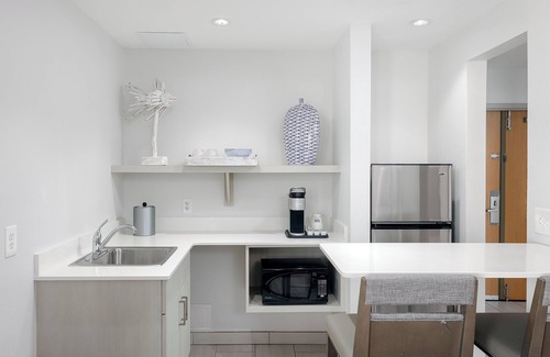 Villa Sabine Hotel | Holiday Inn Express Pensacola Beach by IHG