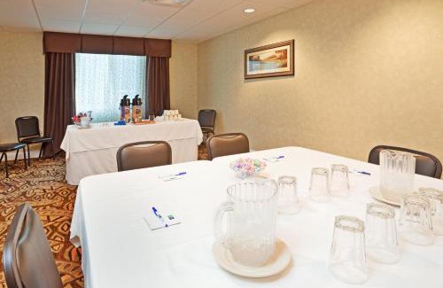 Southern Pines Hotel | Holiday Inn Express & Suites Southern Pines-Pinehurst Area by IHG