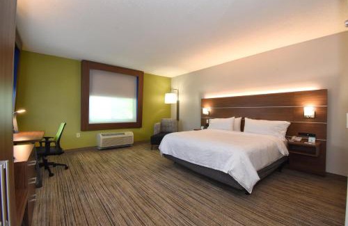 Southern Pines Hotel | Holiday Inn Express & Suites Southern Pines-Pinehurst Area by IHG