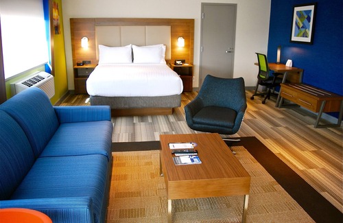 Richmond City Centre Hotel | Holiday Inn Express Vancouver Airport Richmond by IHG