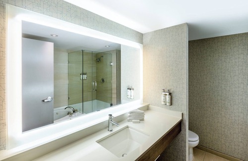 Richmond City Centre Hotel | Holiday Inn Express Vancouver Airport Richmond by IHG