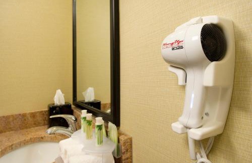 Waldorf Hotel | Holiday Inn Express - Waldorf by IHG