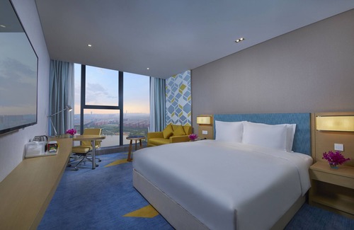 Jinshui District Hotel | Holiday Inn Express Zhengzhou Longzi Lake by IHG