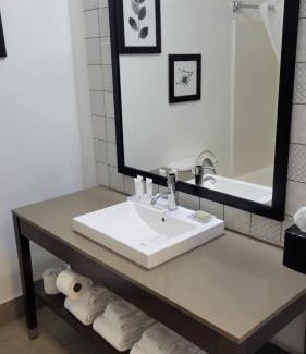 Northlake Hotel | Holiday Inn Hotel Atlanta-Northlake, a Full Service Hotel