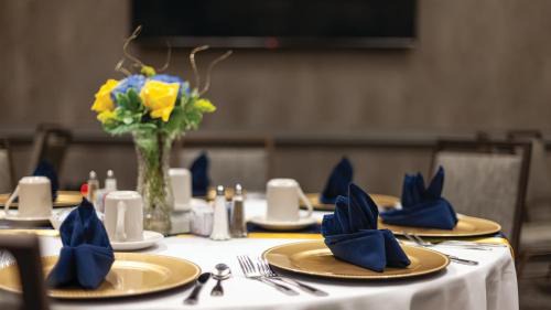 Orange Park Hotel | Holiday Inn Hotel & Suites - Orange Park - Wells Rd.