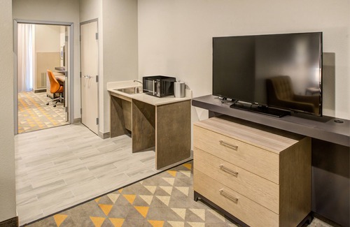 Katy Hotel | Holiday Inn Hotel & Suites Houston West - Katy Mills by IHG