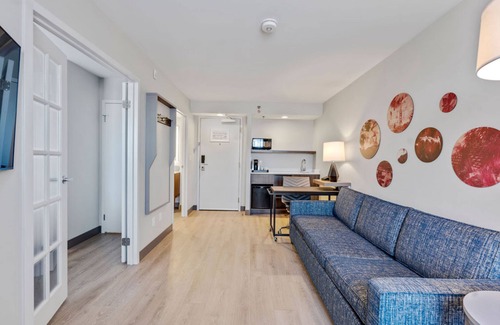 Ottawa Division Hotel | Holiday Inn Hotel & Suites Ottawa Kanata by IHG