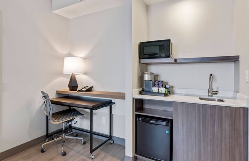 Ottawa Division Hotel | Holiday Inn Hotel & Suites Ottawa Kanata by IHG