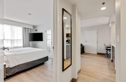 Ottawa Division Hotel | Holiday Inn Hotel & Suites Ottawa Kanata by IHG