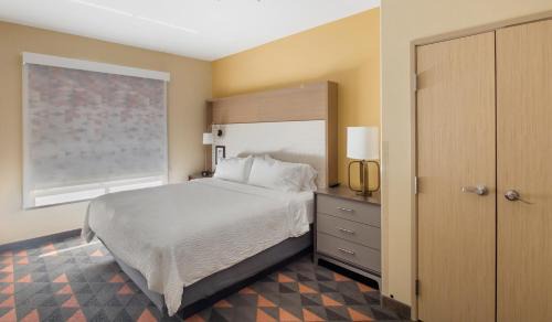 Bellmead Hotel | Holiday Inn Hotel & Suites Waco Northwest by IHG
