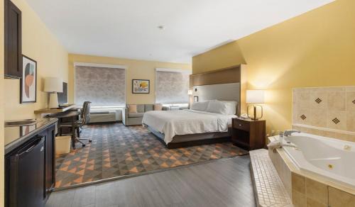 Bellmead Hotel | Holiday Inn Hotel & Suites Waco Northwest by IHG