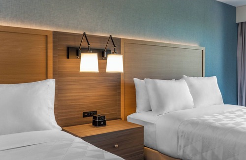 Inner Harbour Hotel | Holiday Inn Kingston Waterfront by IHG
