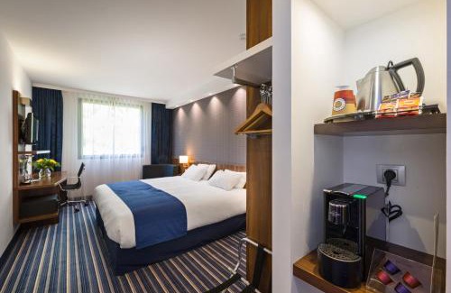 Vitrolles Hotel | Holiday Inn - Marseille Airport by IHG
