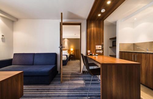 Vitrolles Hotel | Holiday Inn - Marseille Airport by IHG