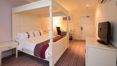 Newport Pagnell Hotel | Holiday Inn Milton Keynes East M1 Junc 14 by IHG
