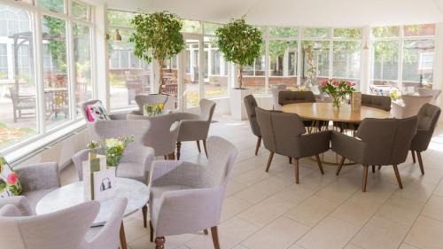 Newport Pagnell Hotel | Holiday Inn Milton Keynes East M1 Junc 14 by IHG