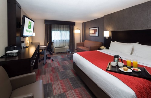 Glendale Hotel | Holiday Inn Milwaukee Riverfront by IHG