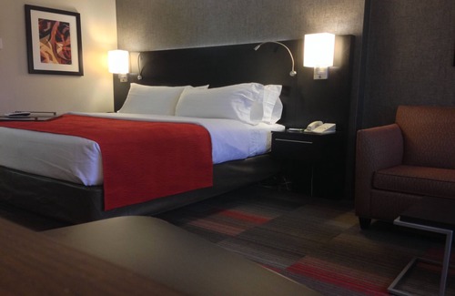Glendale Hotel | Holiday Inn Milwaukee Riverfront by IHG