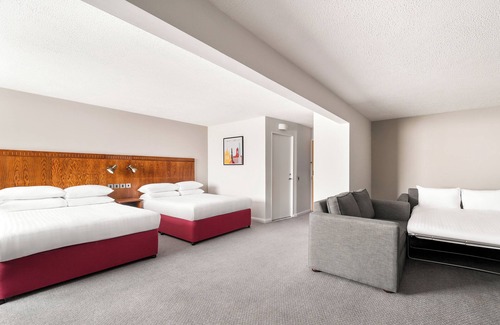 Great Houghton Hotel | Holiday Inn Northampton by IHG