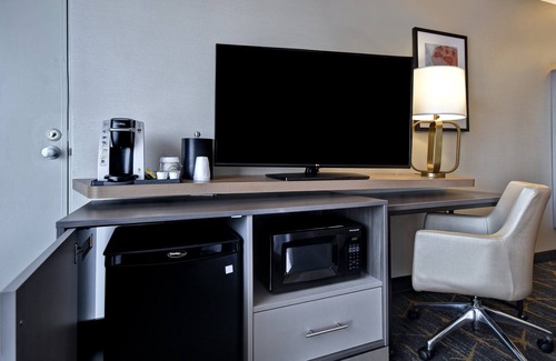 Cherry Hill Hotel | Holiday Inn Philadelphia-Cherry Hill by IHG