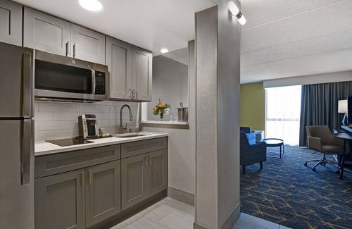 Cherry Hill Hotel | Holiday Inn Philadelphia-Cherry Hill by IHG