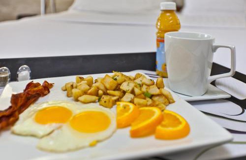 Bolingbrook Hotel | Holiday Inn & Suites Bolingbrook by IHG