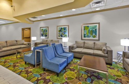 Bolingbrook Hotel | Holiday Inn & Suites Bolingbrook by IHG