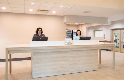 Palm Valley Hotel | Holiday Inn & Suites Goodyear - West Phoenix Area by IHG