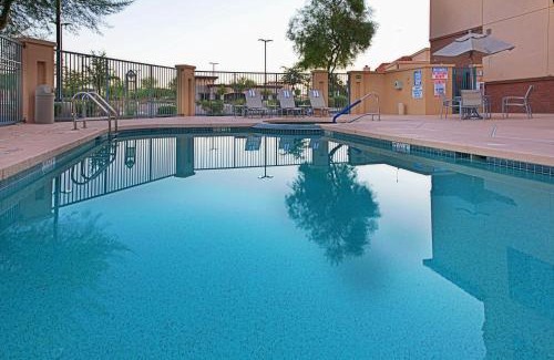Palm Valley Hotel | Holiday Inn & Suites Goodyear - West Phoenix Area by IHG