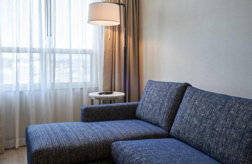 Ottawa Division Hotel | Holiday Inn & Suites Ottawa Kanata by IHG