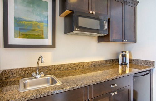 Parsippany Hotel | Holiday Inn & Suites Parsippany Fairfield by IHG